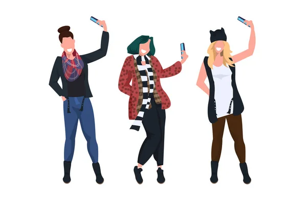 Frauen, die Selfie-Foto auf Smartphone-Kamera beiläufige weibliche Cartoon-Figuren Fotografieren in verschiedenen Posen weißen Hintergrund flache volle Länge horizontal — Stockvektor