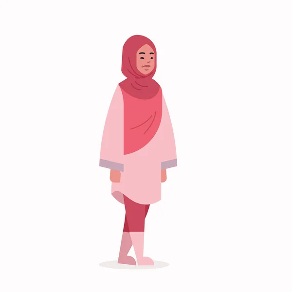 Arabische vrouw in hijab Arabische meisje dragen headscarf traditionele kleding staande pose Arabische vrouwelijke cartoon karakter volledige lengte platte — Stockvector