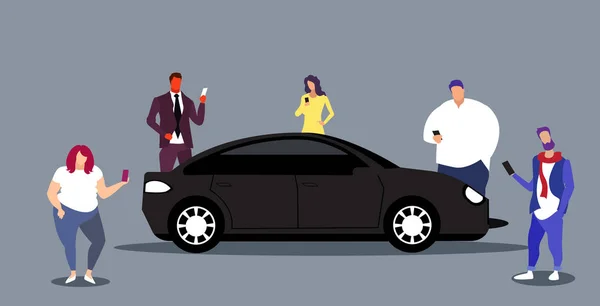 Akıllı telefon kullanan insanlar araba paylaşımı ulaşım hizmeti konsepti erkek kadın taksi online mobil uygulama kroki yatay sipariş — Stok Vektör