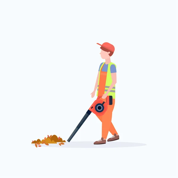 Masculino rua limpador segurando folhas ventilador homem no uniforme serviço de limpeza conceito completo comprimento plano branco fundo — Vetor de Stock