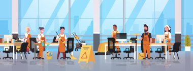 modern birlikte ekip ekipman erkek kadın kavramı temizlik ofis profesyonel çalışma yatay uzun çalışma