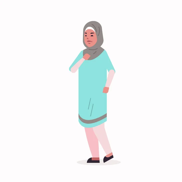 阿拉伯妇女在头巾阿拉伯女孩戴头巾阿拉伯女孩传统服装站在姿势阿拉伯女性卡通人物全长平 — 图库矢量图片
