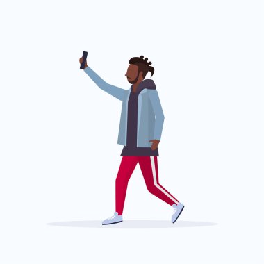 akıllı telefon kamera gündelik afrikalı-amerikan erkek çizgi film karakteri poz beyaz arka plan düz tam uzunlukta selfie fotoğraf çekmek adam