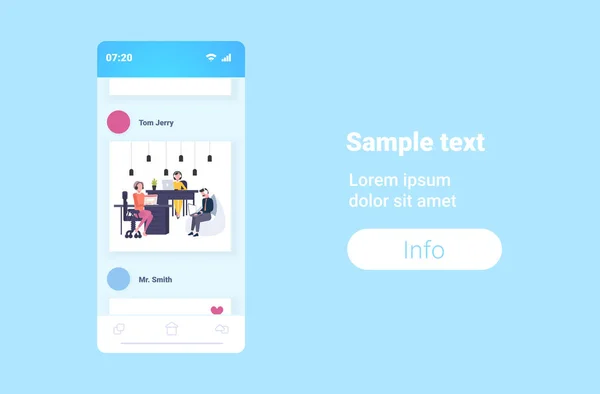 Συνεργάτες σε χειριστές ακουστικών που κάθονται στα γραφεία του κέντρου εργασίας κλήση κέντρο συνεργασίας ανοικτού χώρου σύγχρονο γραφείο επίπεδη οριζόντια αντίγραφο χώρου πλήρους μήκους — Διανυσματικό Αρχείο