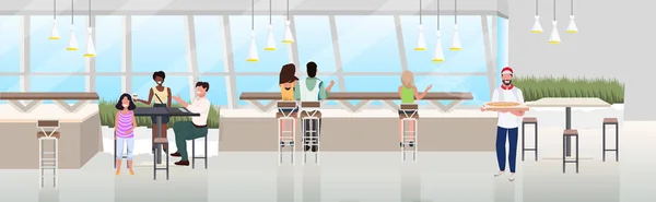 Mix Rennen Menschen sitzen Café-Tisch verbringen Zeit im Restaurant moderne Pizzeria Interieur flache horizontale Banner volle Länge — Stockvektor