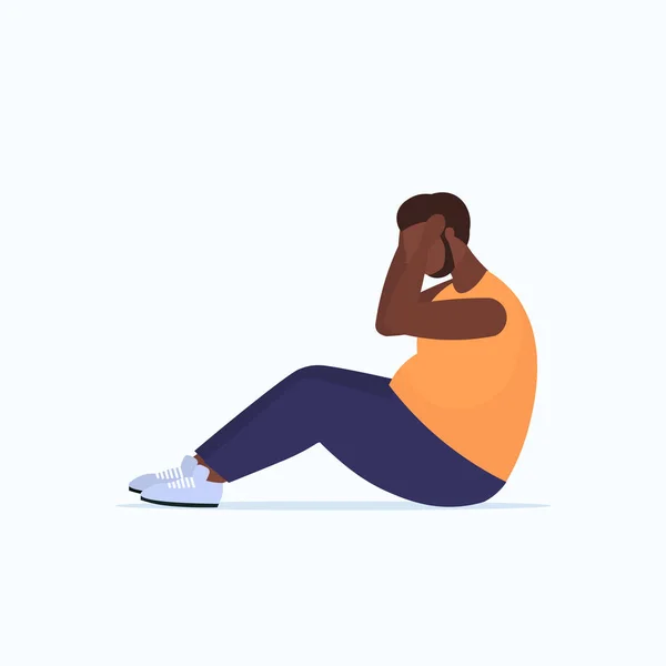 Şişman obez adam yapıyor sit-up basın karın egzersizleri afrikalı amerikalı adam eğitim egzersiz kilo kaybı kavramı düz tam uzunlukta beyaz arka plan — Stok Vektör