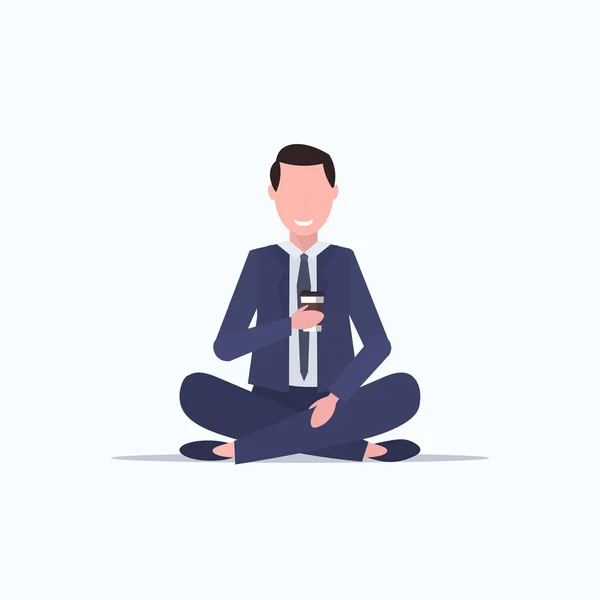 Homme d'affaires assis lotus pose jeune homme d'affaires boire du café concept de relaxation plat pleine longueur — Image vectorielle