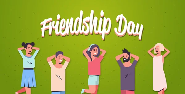 Celebracja dzień Grupa leżący ludzie koncepcja młody poziomy przyjaciel przyjaźń razem szczęśliwy trawa zabawa — Wektor stockowy