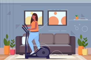 eliptik eğitmen üzerinde çalışan şişman obez kadın kilolu afrikalı-amerikalı kız iplik egzersizleri kardiyo eğitim egzersiz kilo kaybı kavramı oturma odası iç tam uzunlukta yatay yapıyor