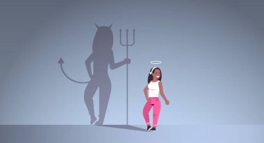 nimbus ile afrobus şeytan hayal aspirasyon kavramı kadın çizgi film karakteri ayakta iyi ve kötü gölge arasında seçim tam uzunlukta düz yatay poz