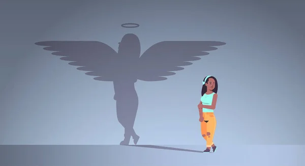 Bonito afro-americano, menina com sombra de anjo imaginação aspiração conceito fêmea personagem de desenho animado em pé pose comprimento total plana horizontal — Vetor de Stock