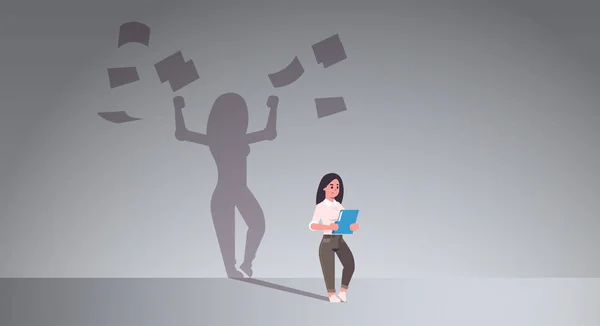 Mujer de negocios sosteniendo la sombra de la carpeta de la mujer de negocios arrojando documentos de papel aspiración sobrevertida imaginación concepto personaje de dibujos animados femeninos de pie pose longitud completa plana horizontal — Archivo Imágenes Vectoriales