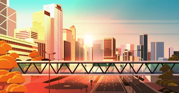 Közúti gyaloghídon keresztül autópálya aszfaltozott út, jelölő nyilak közlekedési jelek város Skyline modern felhőkarcolók városkép naplemente háttér lapos vízszintes — Stock Vector