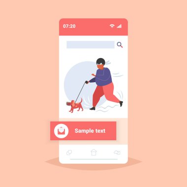 şişman obez adam köpek oversize yağlı afro-amerikan adam açık kilo kaybı kavramı akıllı telefon ekranı online mobil uygulama tam uzunlukta düz çalışan ile koşu
