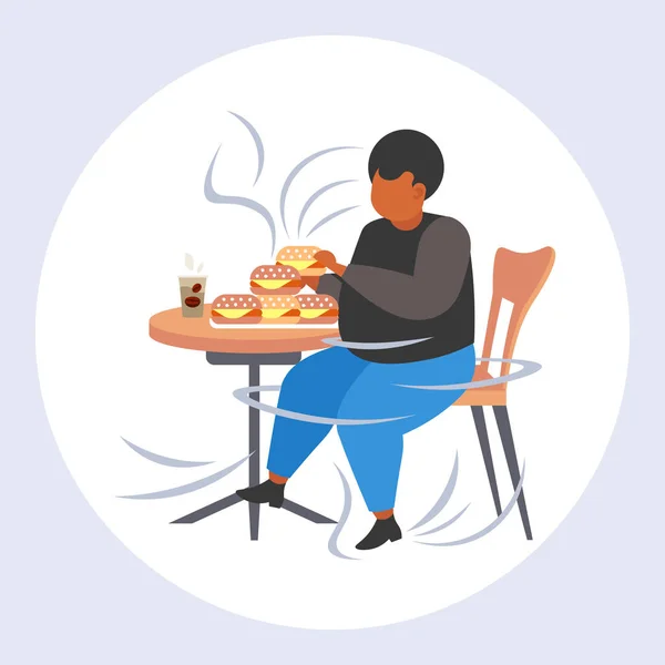 Şişman kilolu adam hamburger obezite yeme sağlıksız beslenme fast food kavramı obez afro-amerikan adam boyutu erkek çizgi film karakteri tam uzunlukta düz üzerinde öğle yemeği olan masada oturan — Stok Vektör