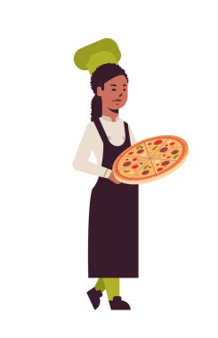 kadın profesyonel şef aşçı taze pizza afro-amerikan kadın restoran mutfak işçi üniforma pişirme gıda kavramı düz tam uzunlukta dikey ile tepsi tutan