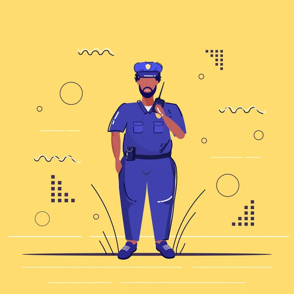 Policial masculino usando walkie-talkie policial americano africano em uniforme falando sobre autoridade de segurança de rádio justiça conceito de serviço de justiça esboço comprimento total — Vetor de Stock
