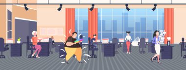 Şişman obez adam tasarımcı elinde renk palet rehberi aşırı kilolu adam katalog obezite konsepti modern ofis iç mekan düz düz yatay boy