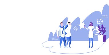 akıllı telefon kamera çekim iki eğlenceli adamlar kullanarak kadın birlikte baş modern ofis iç kroki yatay tam uzunlukta arkasında parmakları gösteren ayakta eğlenmek