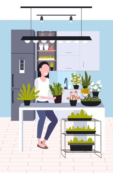 Joven mujer teniendo cuidado de las plantas de interior chica disfrutando de su ecología hobby estancia casa estilo de vida concepto — Archivo Imágenes Vectoriales