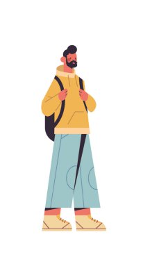 Sırt çantalı, sırtüstü gülümseyen yakışıklı, modaya uygun giyinen, erkek çizgi film karakteri duruşu yapan adam.