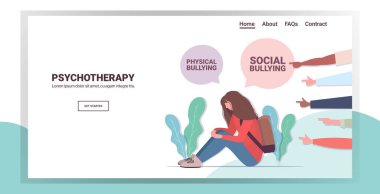 Kız şiddetini işaret eden parmaklar sosyal kaygı fiziksel zorbalık psikoterapi konsepti