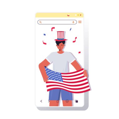 Bayram şapkalı bir adam 4 Temmuz Amerika 'nın bağımsızlık gününü kutluyor.