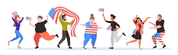 在7月4日美国独立纪念日的庆祝活动中，举着美国国旗的人都很开心 — 图库矢量图片