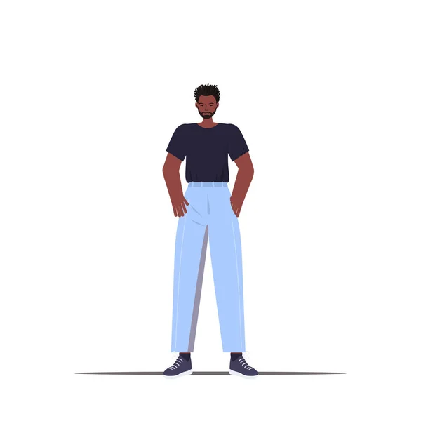 Homme mignon dans casual vêtements tendance gars tenant des coussinets dans les poches personnage de dessin animé masculin pose debout — Image vectorielle
