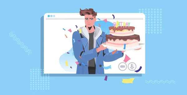 Człowiek świętowanie online party facet w oknie przeglądarki internetowej gospodarstwa urodziny tort uroczystości koncepcja — Wektor stockowy