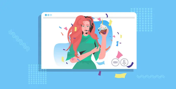 在网上生日聚会上，戴着耳机、手持蛋糕的美女在网上浏览器窗口庆祝生日 — 图库矢量图片