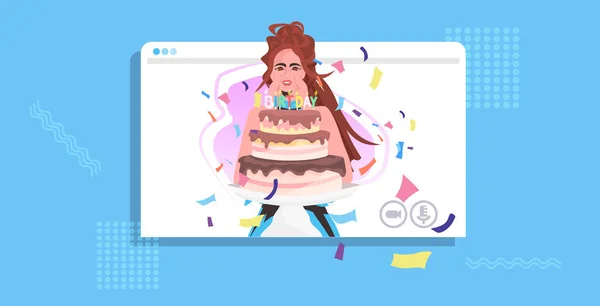 Atrakcyjna kobieta świętuje online party girl w oknie przeglądarki internetowej gospodarstwa tort urodzinowy — Wektor stockowy