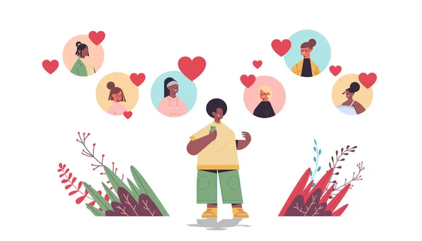 Uomo chatta con mix di donne di razza in linea incontri app incontro virtuale rapporto sociale trovare l'amore — Vettoriale Stock