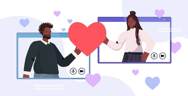 Hombre mujer charlando en línea citas aplicación africana pareja americana en las ventanas del navegador web celebración de corazón — Vector de stock