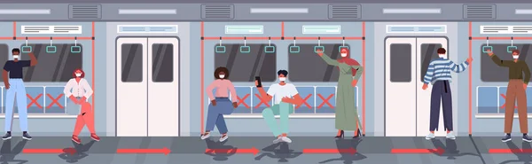 Mezcla de pasajeros del metro de carreras en máscaras protectoras manteniendo la distancia para evitar el coronavirus en el transporte público — Vector de stock