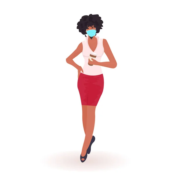 Femme d'affaires portant un masque facial pour prévenir l'épidémie de coronavirus concept d'isolement personnel pleine longueur — Image vectorielle