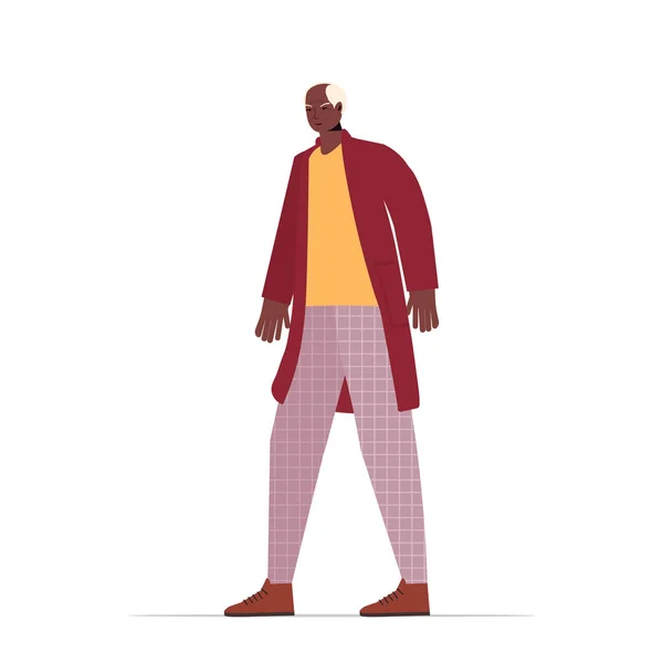 Oud Afrikaans amerikaans man in casual trendy kleding senior man cartoon karakter staande pose — Stockvector