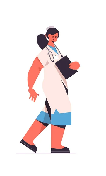 Female doctor in uniform holding clipboard healthcare medicine concept — Stock Vector