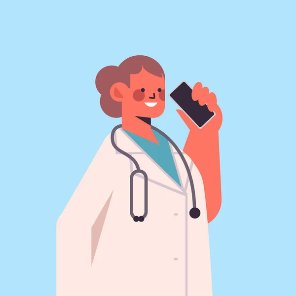 Médico feminino em uniforme falando no telefone saúde medicina conceito mulher feliz médico trabalhador retrato vetor ilustração —  Vetores de Stock