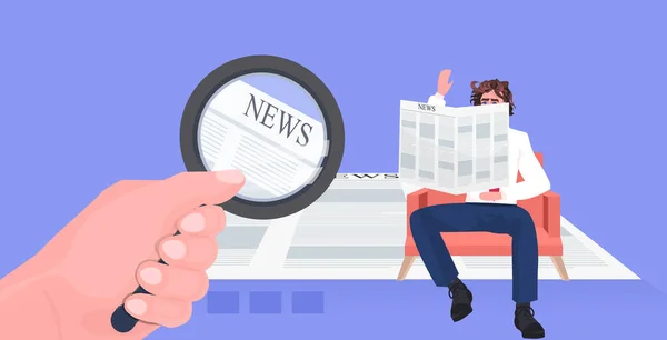 Επιχειρηματίας κρατώντας μεγεθυντικό φακό διαβάζοντας εφημερίδα μέσα μαζικής ενημέρωσης ζεστό τελευταία έννοια ειδήσεων — Διανυσματικό Αρχείο