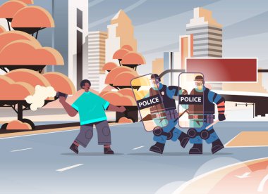 Çatışma sırasında protestoculara sis bombası ile saldıran çevik kuvvet polisleri protesto konseptini protesto ettiler