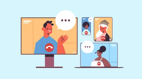 Mezclar personas de raza charlando durante la videollamada empresarios utilizando aparatos digitales conferencia en línea — Archivo Imágenes Vectoriales
