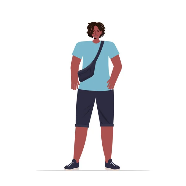 Jeune homme en vêtements décontractés tendance afro-américain personnage de dessin animé pose debout — Image vectorielle