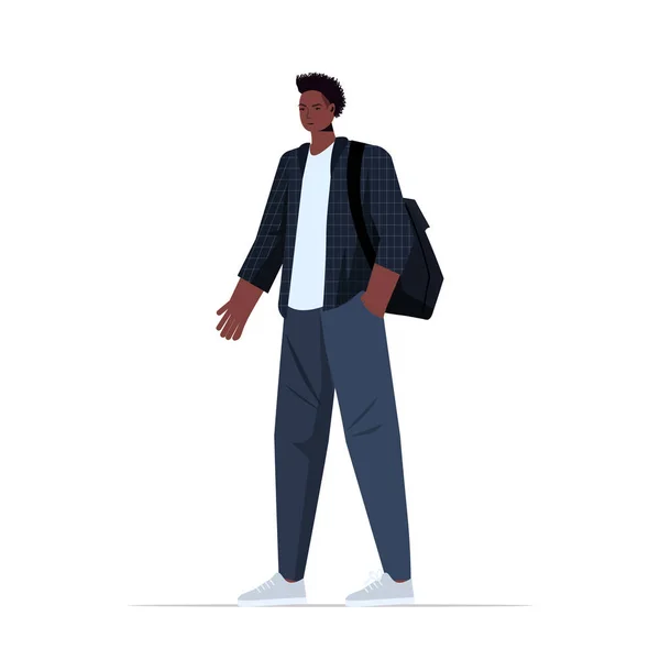 Hombre joven en ropa de moda casual afroamericano personaje de dibujos animados masculinos de pie pose — Vector de stock