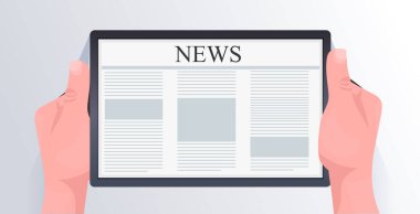 İnsan eli tablet bilgisayar kullanarak günlük haberleri çevrimiçi gazete kitle iletişim araçları kavramını kullanıyor