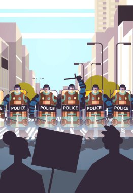 Çatışmalar sırasında sokak göstericilerini pankartlarla kontrol eden çevik kuvvet polisleri, ayaklanmaları protesto etti