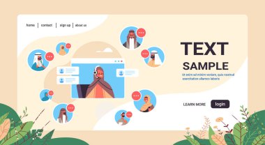 Web tarayıcı pencere destekli çağrı merkezi temsilcisiyle kulaklık sohbeti yapan Arap operatörü