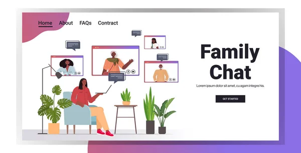 Mujer que tiene reunión virtual con los miembros de la familia en las ventanas del navegador web videollamada comunicación en línea — Vector de stock