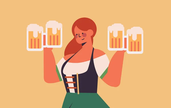 Lány pincérnő kezében sörös bögrék Oktoberfest party ünneplés koncepció — Stock Vector