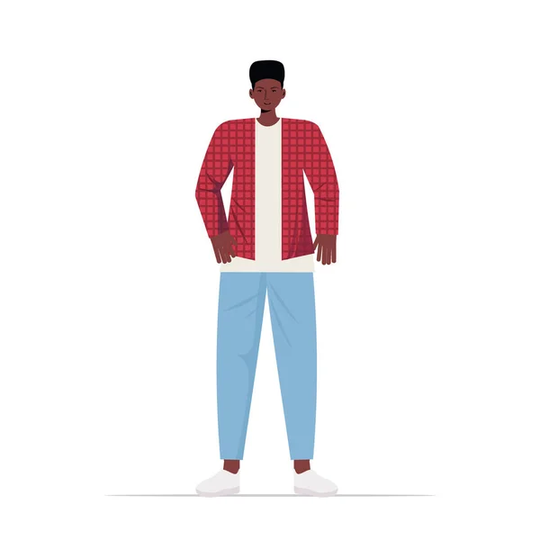 Junger Mann in lässiger trendiger Kleidung afrikanisch-amerikanische männliche Zeichentrickfigur in stehender Pose — Stockvektor